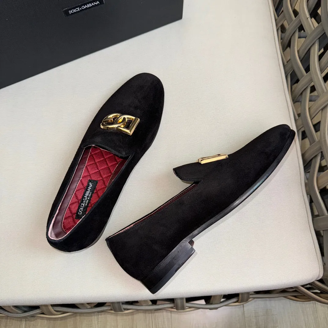 💰¥960 D&G cowhide moccasin loafers for men｜Embellished with DG hardware nameplate｜Made of imported calfskin｜Retro and shiny texture complement each other｜Release charming tones to outline a confident posture｜Imported calfskin + cowhide lining + Italian leather outsole Size: 39-44 (38.45 custom-made)